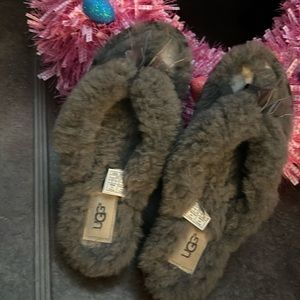 UGG SLIPPERS. WORN!!! Size 8
